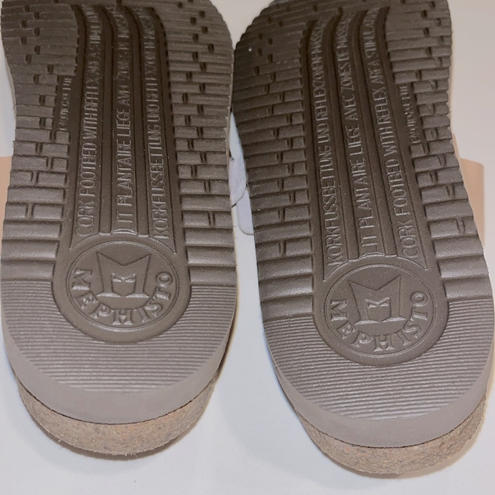 MEPHISTO HELEN Classics Sandals Tan/Beige patent with adjustable buckle - Picture 9 of 12